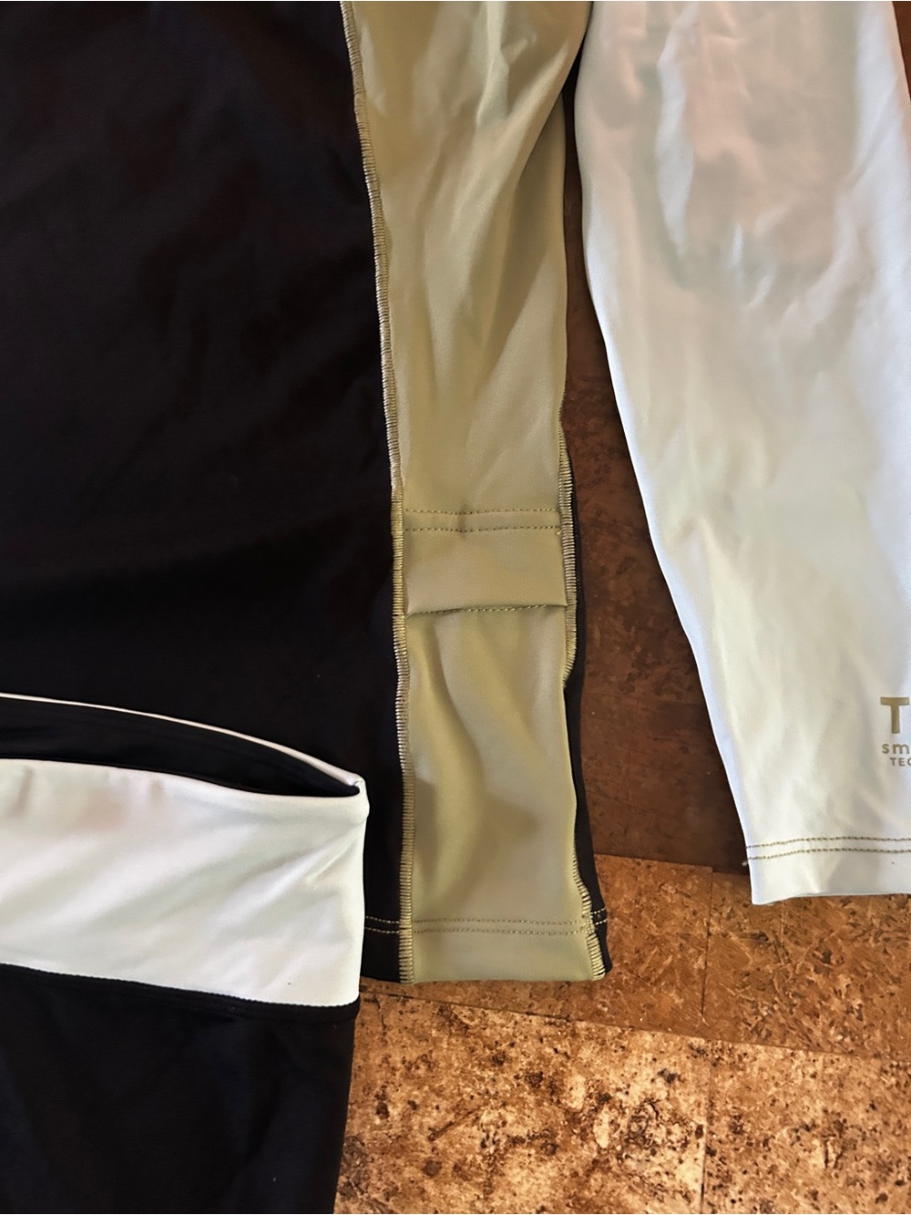 BNWT Xcel Long Sleeve Rash Guard & Boardshorts Set - Black, Olive & Light Blue - Picture 6 of 9